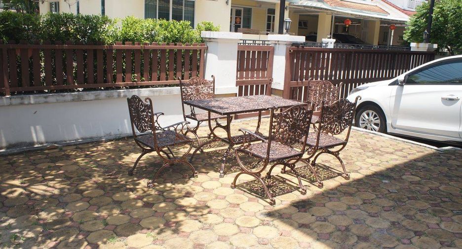 For sale 4 bedrooms house in Mueang Samut Prakan, Samut Prakan