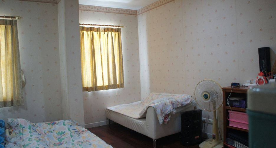 For sale 4 bedrooms house in Mueang Samut Prakan, Samut Prakan