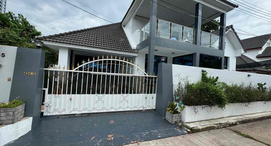 For rent 3 bedrooms villa in Bang Lamung, Chonburi