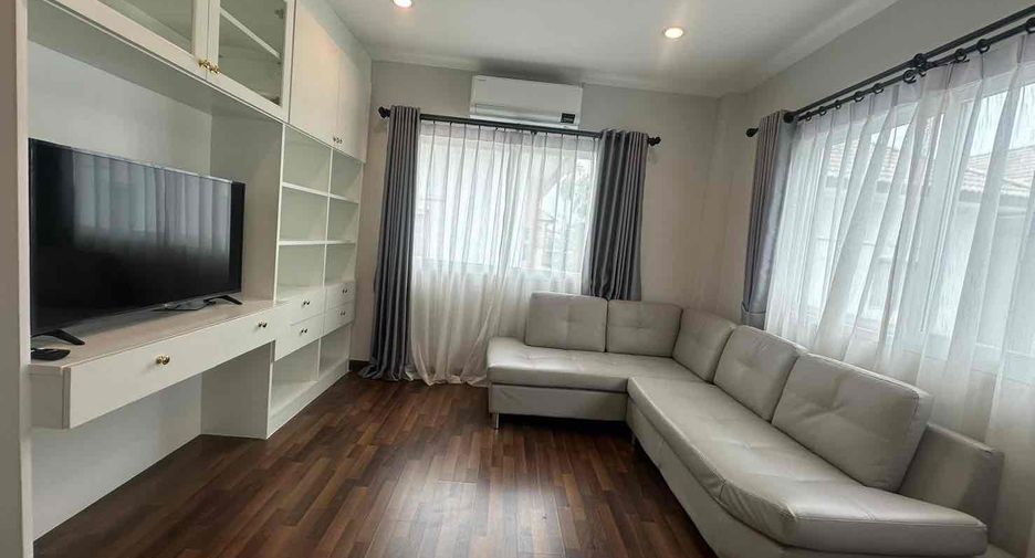 For rent 3 bedrooms villa in Bang Lamung, Chonburi