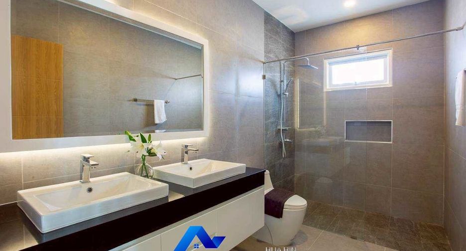 For sale 3 bedrooms villa in Hua Hin, Prachuap Khiri Khan