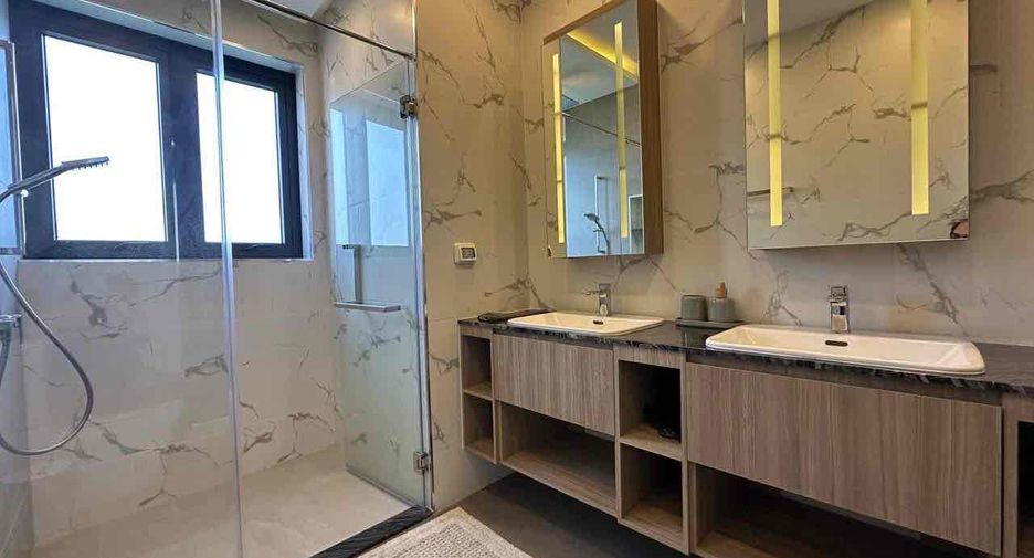 For rent 3 bedrooms villa in Bang Lamung, Chonburi
