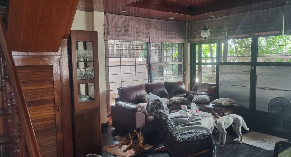 Casa en venta de 3 habitaciones en Watthana, Bangkok