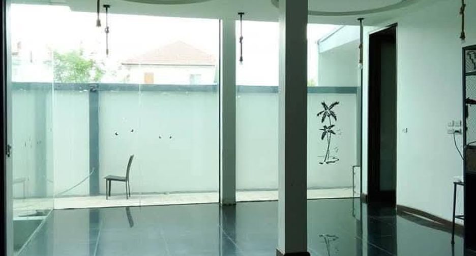 Casa adosada en venta de 4 habitaciones en Lat Phrao, Bangkok