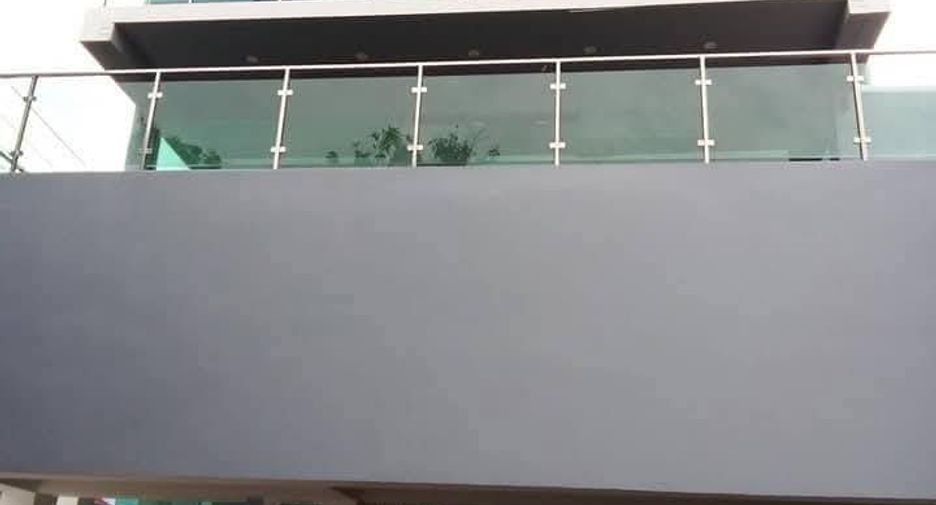 Casa adosada en venta de 4 habitaciones en Lat Phrao, Bangkok