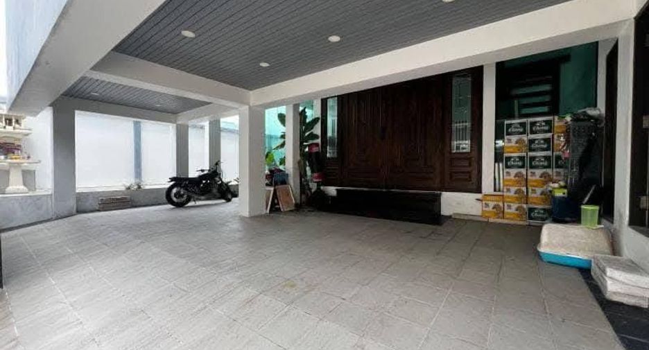Casa adosada en venta de 4 habitaciones en Lat Phrao, Bangkok