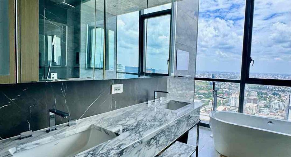 For rent 3 bedrooms condo in Watthana, Bangkok