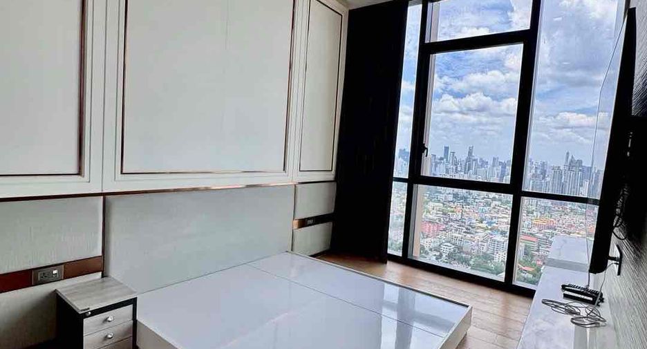 For rent 3 bedrooms condo in Watthana, Bangkok