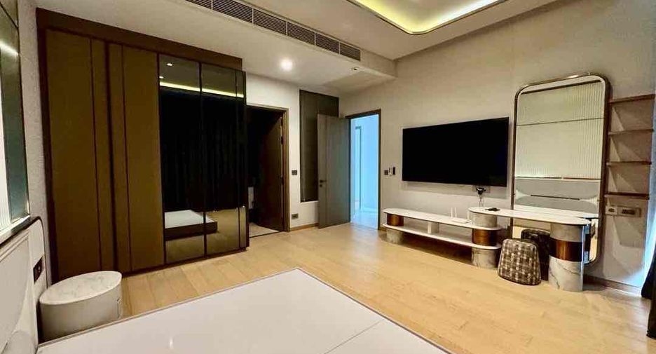 For rent 3 bedrooms condo in Watthana, Bangkok