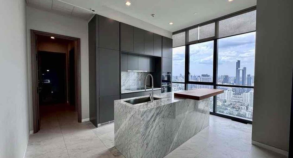 For rent 3 bedrooms condo in Watthana, Bangkok