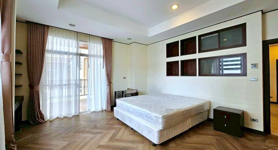 ให้เช่า 3 ห้องนอน เซอร์วิสอพาร์ตเมนต์ ใน คลองเตย, กรุงเทพฯ