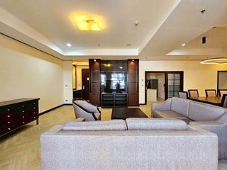 À louer 3 chambres appartement avec services à Khlong Toei, Bangkok
