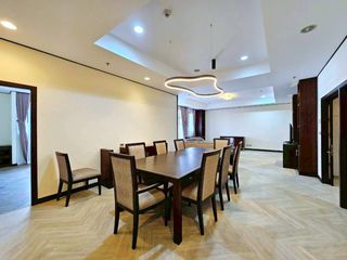 À louer 3 chambres appartement avec services à Khlong Toei, Bangkok
