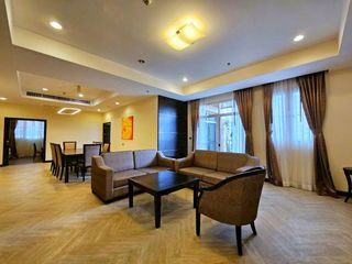 À louer 3 chambres appartement avec services à Khlong Toei, Bangkok