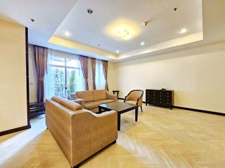 À louer 3 chambres appartement avec services à Khlong Toei, Bangkok