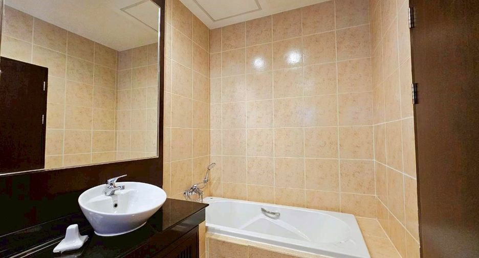 Apartamento con servicios en alquiler de 3 habitaciones en Khlong Toei, Bangkok