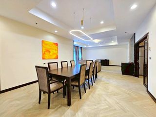 À louer 3 chambres appartement avec services à Khlong Toei, Bangkok