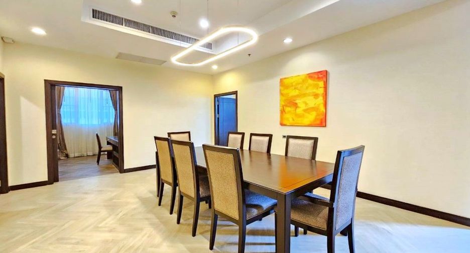 Apartamento con servicios en alquiler de 3 habitaciones en Khlong Toei, Bangkok