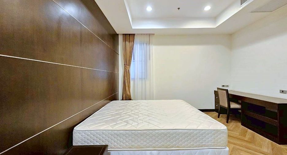 Apartamento con servicios en alquiler de 3 habitaciones en Khlong Toei, Bangkok