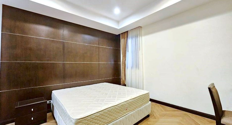 Apartamento con servicios en alquiler de 3 habitaciones en Khlong Toei, Bangkok