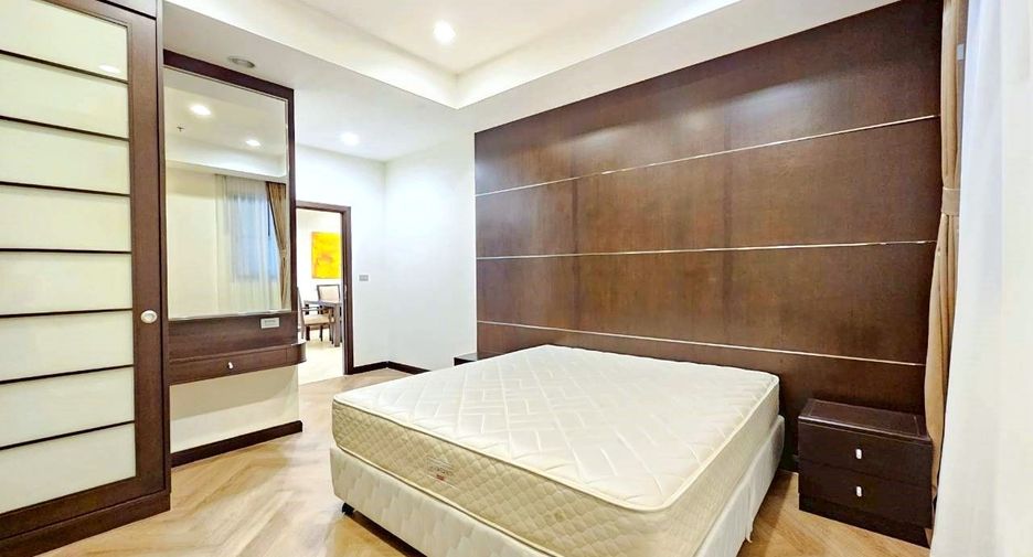 Apartamento con servicios en alquiler de 3 habitaciones en Khlong Toei, Bangkok