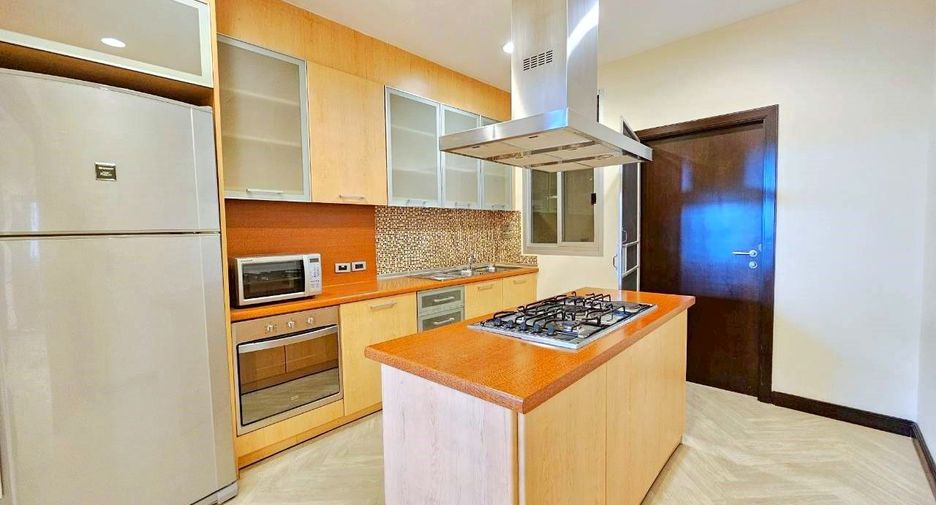 Apartamento con servicios en alquiler de 3 habitaciones en Khlong Toei, Bangkok