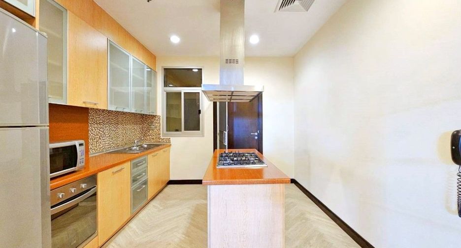 Apartamento con servicios en alquiler de 3 habitaciones en Khlong Toei, Bangkok