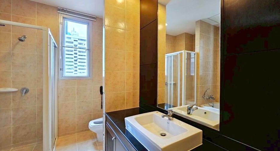 Apartamento con servicios en alquiler de 3 habitaciones en Khlong Toei, Bangkok