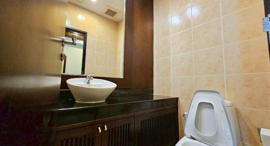 Apartamento con servicios en alquiler de 3 habitaciones en Khlong Toei, Bangkok