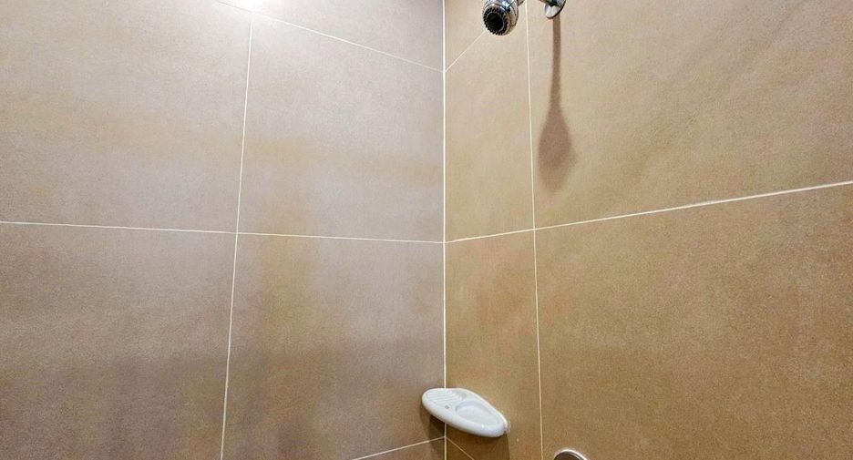 Apartamento con servicios en alquiler de 3 habitaciones en Khlong Toei, Bangkok