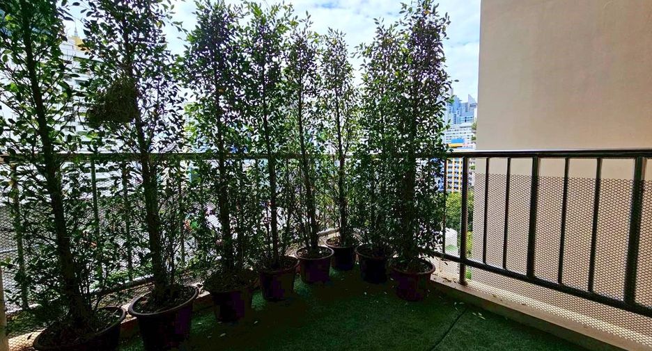 Apartamento con servicios en alquiler de 3 habitaciones en Khlong Toei, Bangkok