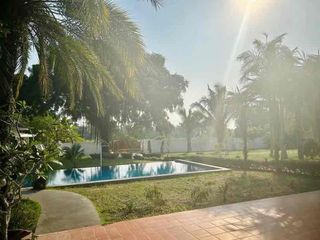 À louer et à vendre 5 chambres villa à Bang Lamung, Chonburi
