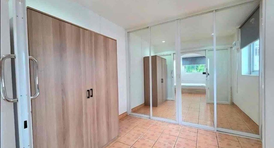 For rent 4 bedrooms villa in Bang Lamung, Chonburi