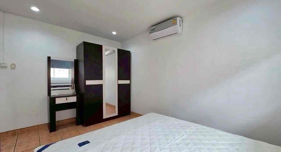 For rent 4 bedrooms villa in Bang Lamung, Chonburi