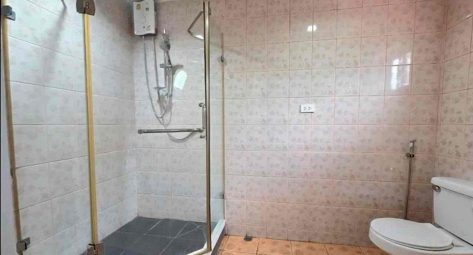 For rent 4 bedrooms villa in Bang Lamung, Chonburi