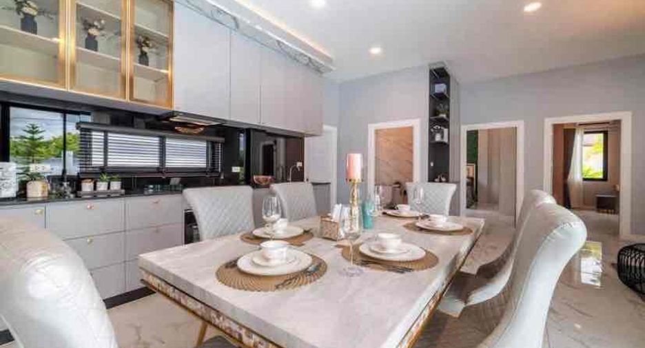 For rent and for sale 3 bedrooms villa in Bang Lamung, Chonburi