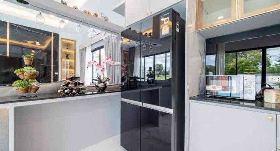 For rent and for sale 3 bedrooms villa in Bang Lamung, Chonburi