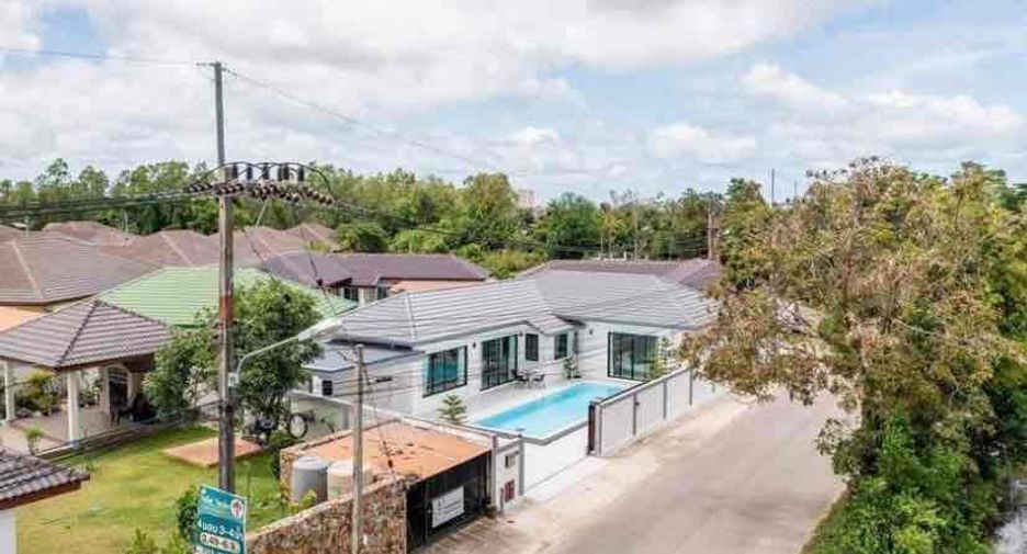For rent and for sale 3 bedrooms villa in Bang Lamung, Chonburi