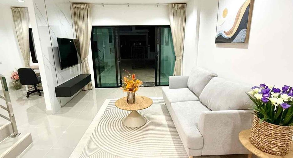 For rent 3 bedrooms villa in Bang Lamung, Chonburi