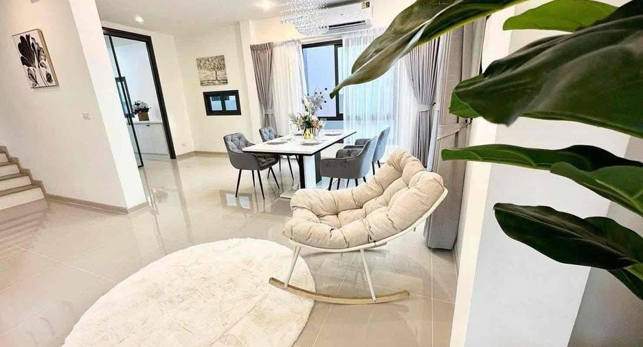 For rent 4 bedrooms villa in Bang Lamung, Chonburi