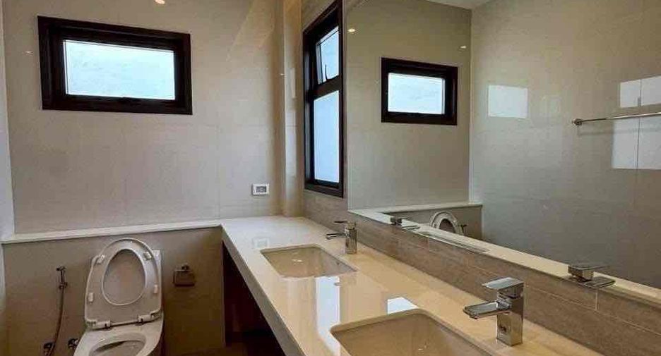 For rent 4 bedrooms villa in Bang Lamung, Chonburi
