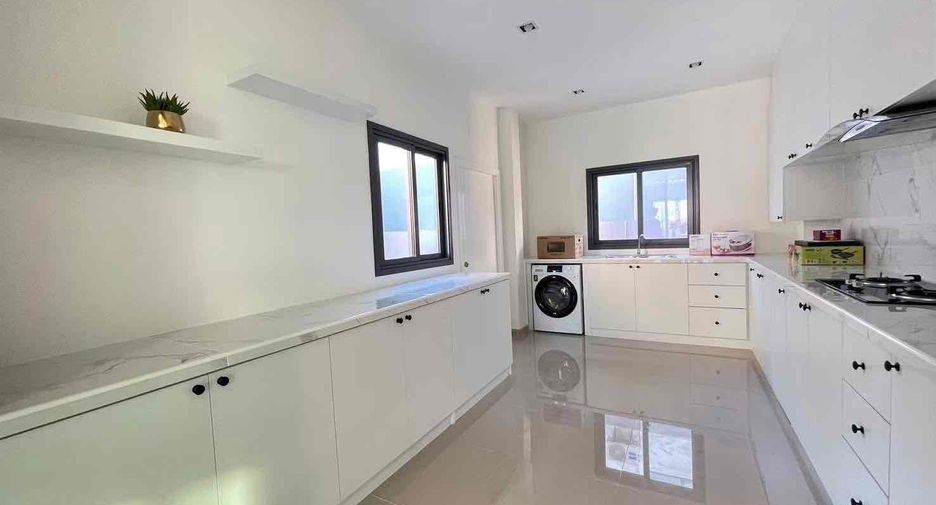 Villa en alquiler de 4 habitaciones en Bang Lamung, Chonburi