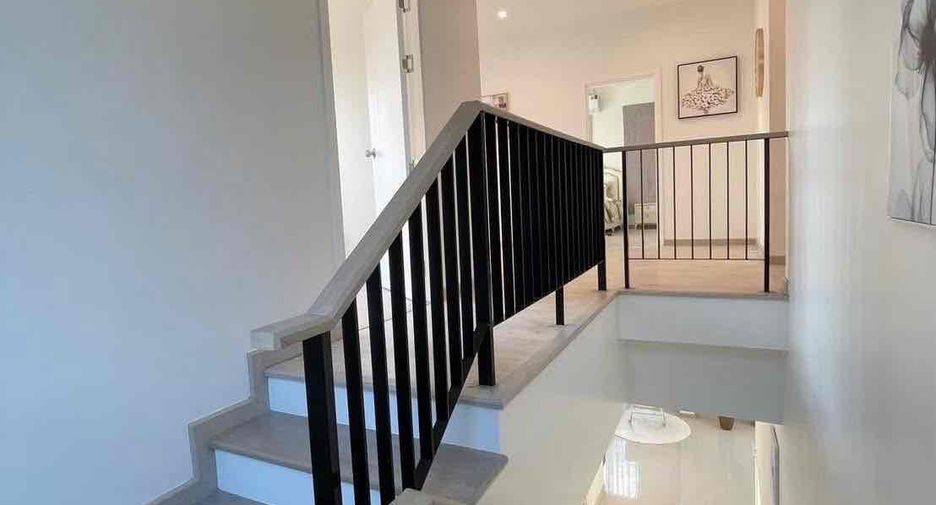 Villa en alquiler de 4 habitaciones en Bang Lamung, Chonburi