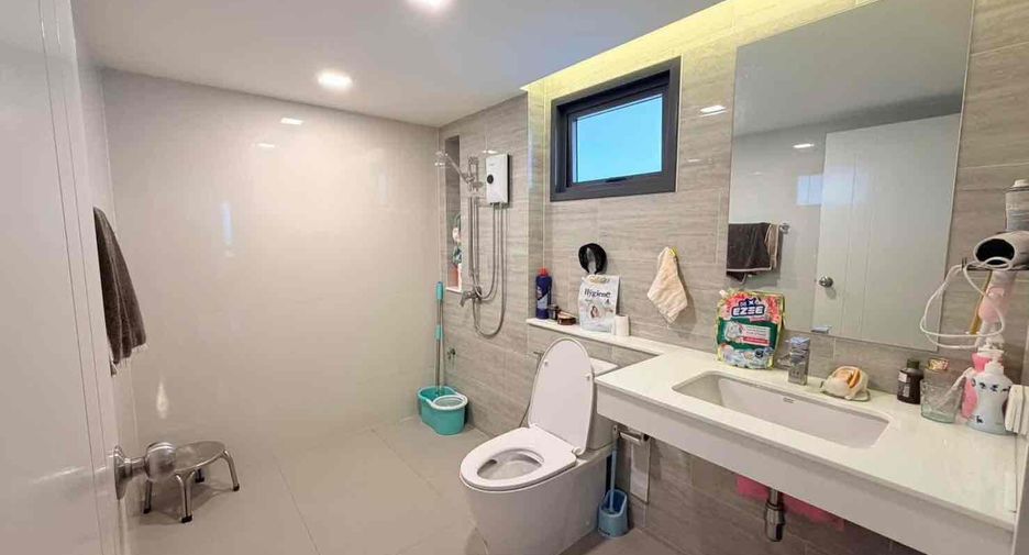 For rent 4 bedrooms villa in Bang Lamung, Chonburi