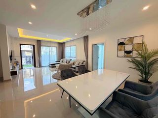 À louer 4 chambres villa à Bang Lamung, Chonburi