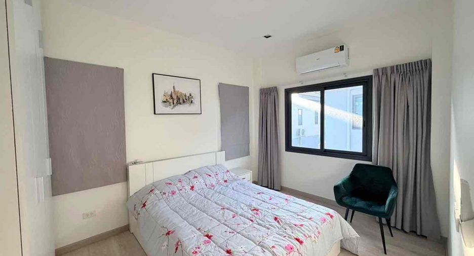 For rent 4 bedrooms villa in Bang Lamung, Chonburi