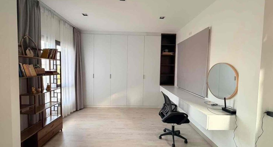 For rent 4 bedrooms villa in Bang Lamung, Chonburi