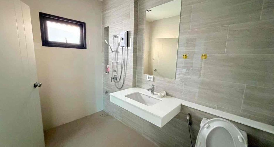 For rent 4 bedrooms villa in Bang Lamung, Chonburi