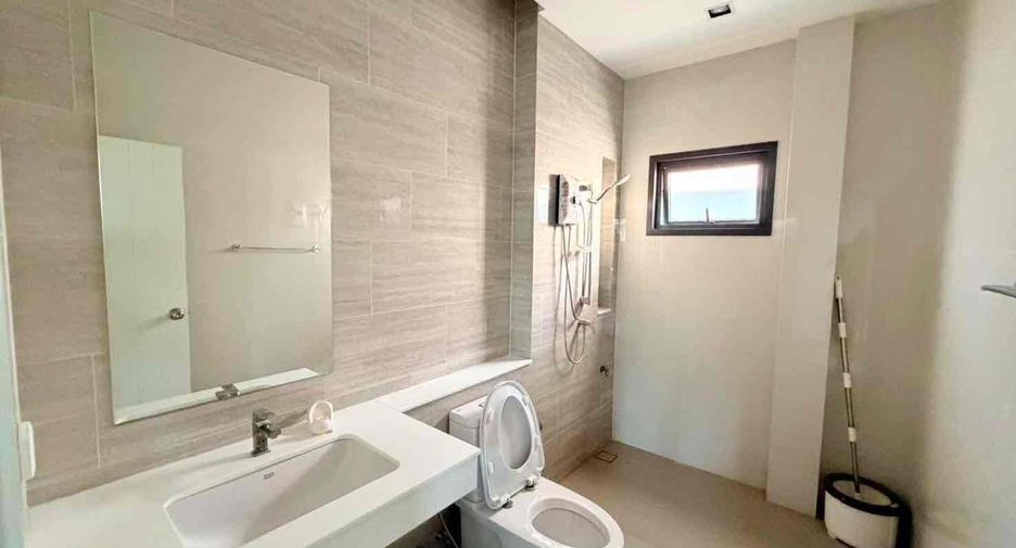 For rent 4 bedrooms villa in Bang Lamung, Chonburi