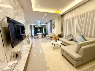 Villa en alquiler de 4 habitaciones en Bang Lamung, Chonburi